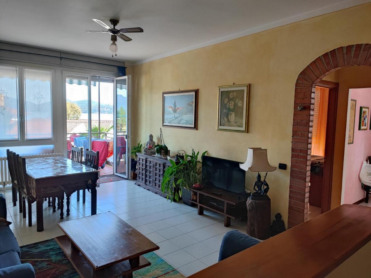 Appartamento Chic Vista Lago - Casa Janis Verbania Eksteriør bilde