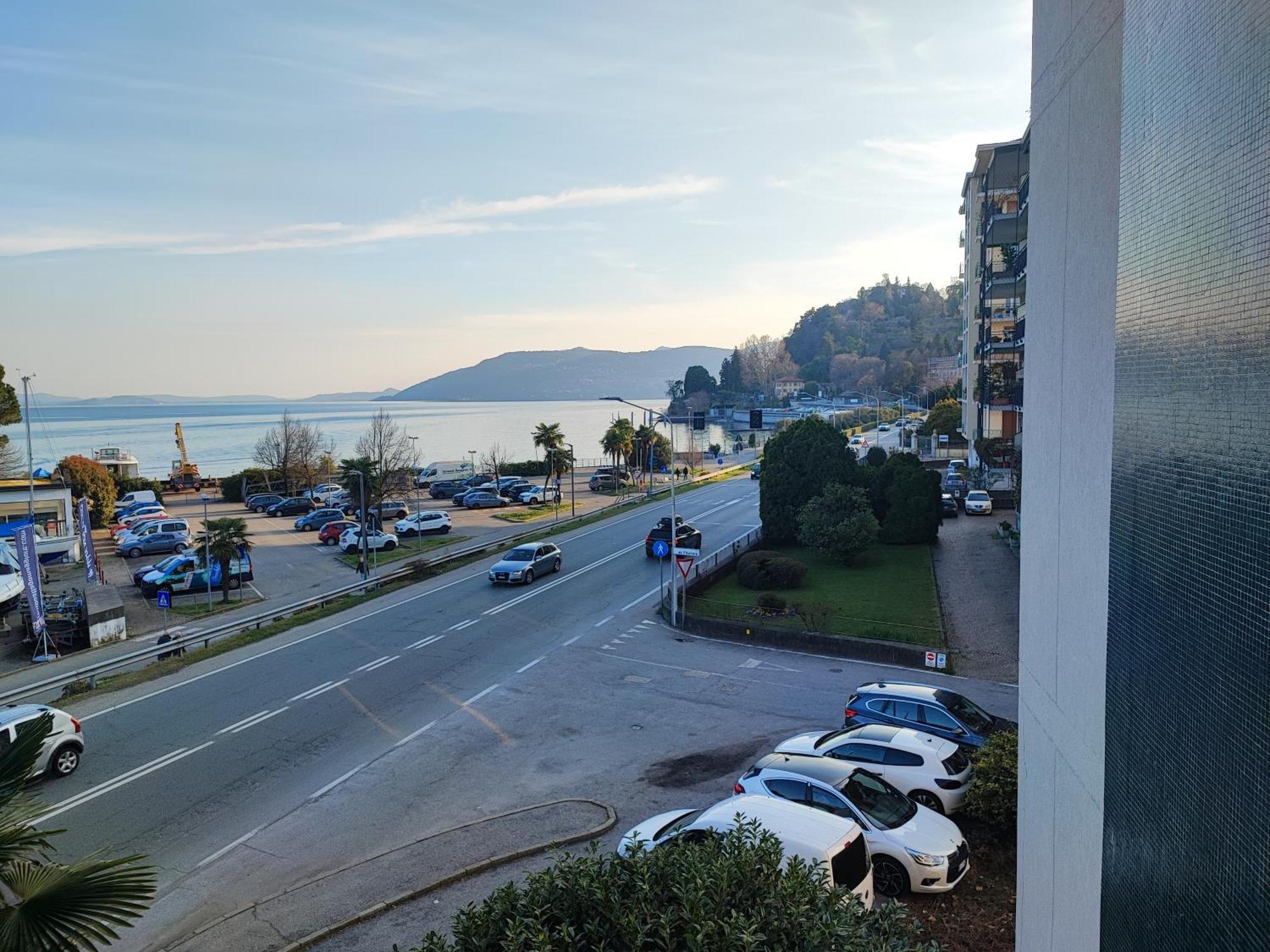 Appartamento Chic Vista Lago - Casa Janis Verbania Eksteriør bilde